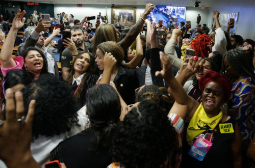 Protestos na Comissão de Constituição e Justiça e de Cidadania contra a aprovação da PEC que criminaliza o aborto em todos os casos.