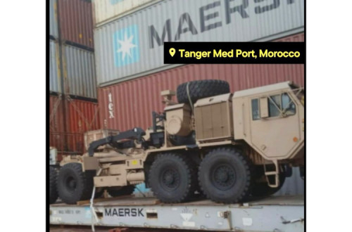 material militar no porto de Tânger