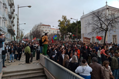 Manifestação Não nos encostem à parede