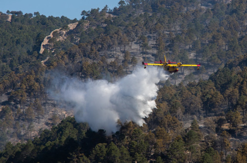 Avião de combate a incêndios em Espanha.