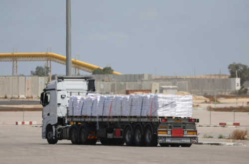 Um dos camiões com ajuda humanitária do Programa Alimentar Mundial a entrar em Gaza