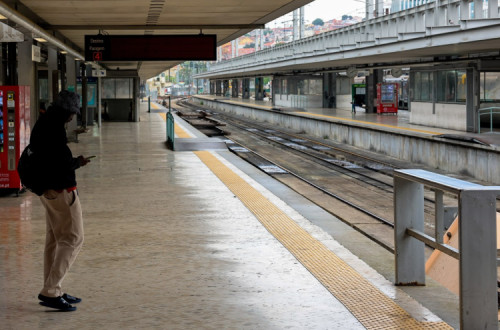 estação do Cais do Sodré sem comboios