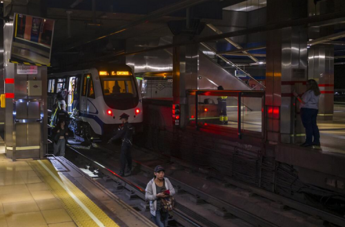 O metro parou em Espanha durante o apagão deixando várias pessoas presas.