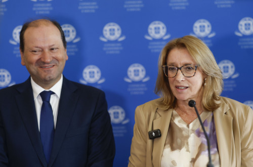 Ministra do Trabalho, Solidariedade e Segurança Social, Maria do Rosário Palma Ramalho com o secretário de Estado do Trabalho, Adriano Rafael Moreira no final da reunião da Comissão Permanente de Concertação Social.