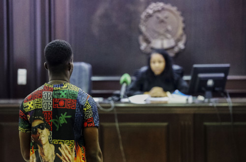 Julgamento em Luanda de detido na sequência dos distúrbios.