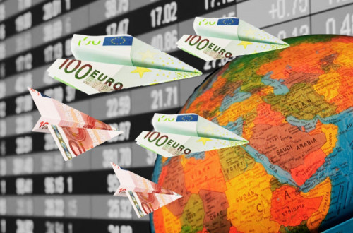 Avião de papel com notas a voar, como globo terrestre e painel de cotaçoes bolsistas em fundo