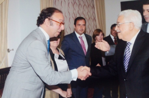 Raul Almeida e Mahmoud Abbas na primeira visita oficial do Parlamnto português à Palestina em julho de 2015. Foto publicada pelo próprio nas redes sociais.