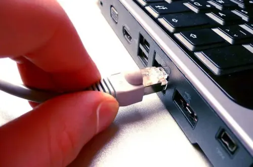 Ligação internet. Foto de photosteve101/Flickr.