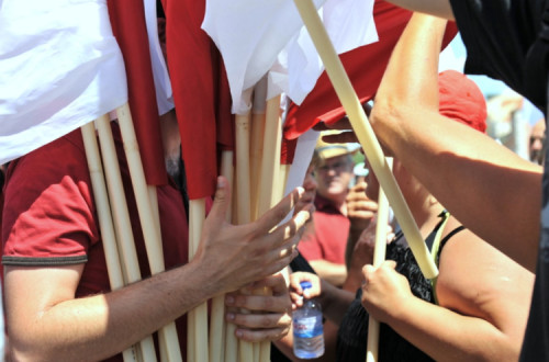bandeiras em manifestação sindical