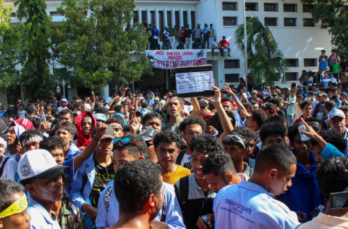 Manifestantes em Dili.