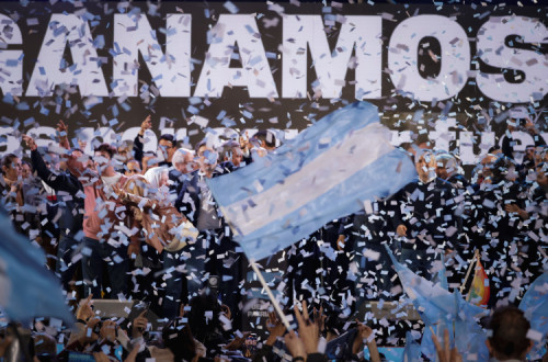 Imagem da noite eleitoral do Fuerza Patria.