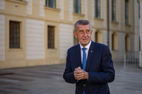 Babis este domingo, antes de reunir com o presidente. Foto de MARTIN DIVISEK/APA.