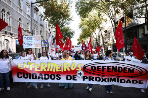Enfermeiros em manifestação. Foto de RODRIGO ANTUNES/LUSA.