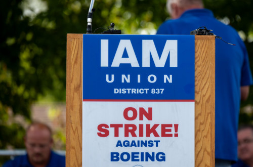 Trabalhadores do IAM da Boeing em greve.
