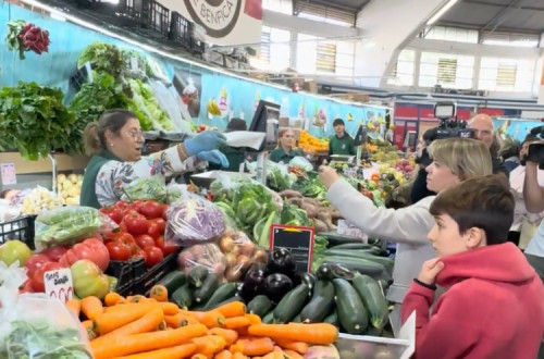 Catarina Martins no mercado de Benfica