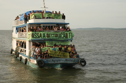 Mais de 200 embarcações marcam início do encontro histórico