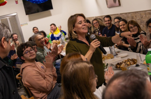 Catarina Martins no lanche com a população em Mamodeiro, Aveiro. 