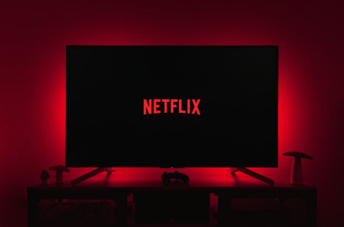 Televisão com o logótipo da Netflix