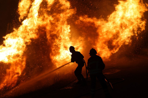 Bombeiros combatem incêndio em Malhada do Rei, Pampilhosa da Serra, em agosto