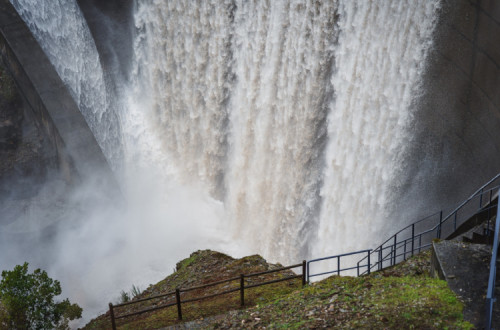 Descarga de barragem