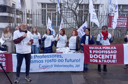 Professores no primeiro dia da caravana nacional da Fenprof
