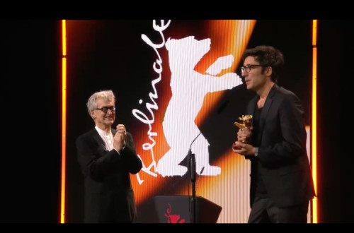 Wim Wenders entregou o Urso de Ouro a İlker Çatak