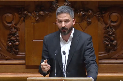 Fabian Figueiredo no debate parlamentar desta quarta-feira