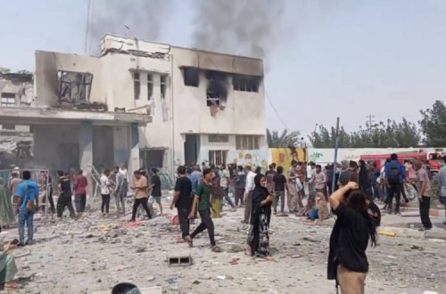 Escola feminina em Misab foi um dos alvos das bombas de Israel este sábado, fazendo 51 mortos e 60 feridos.