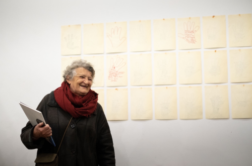 Lieve Meersschaert na exposição "Mulheres todos os dias", na Galeria Geraldes, no Porto, em 2022