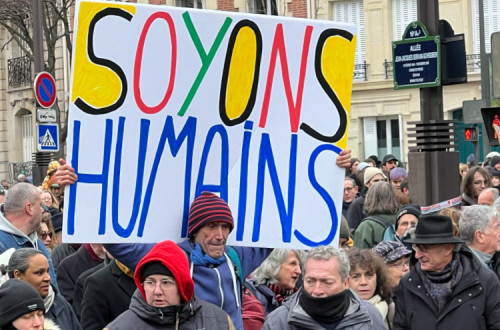 cartaz "Sejamos humanos"