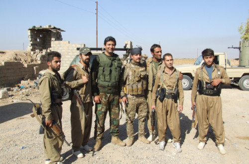Combatentes curdos iranianos, campo Yarmook (Curdistão iraquiano) durante a guerra contra a organização Estado Islâmico, Novembro de 2016