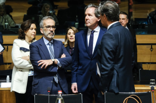 Paulo Rangel numa reunião de ministros europeus