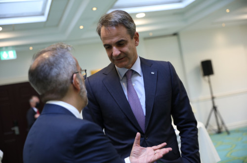 Paulo Rangel e Kyriakos Mitsotakis num encontro do PPE em Bruxelas.
