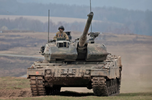 tanque em exercício militar