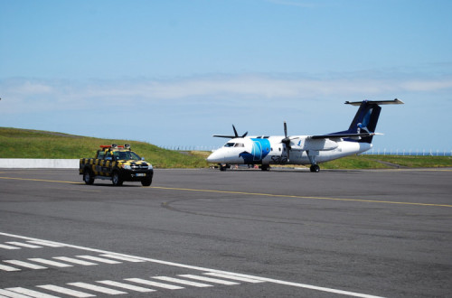 Avião na pista do Aeroporto da Horta, Faial
