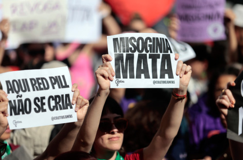 São Paulo (SP), 25/04/2026 - Manifestantes participam do ato Brasil sem Misoginia, no MASP na avenida Paulista.