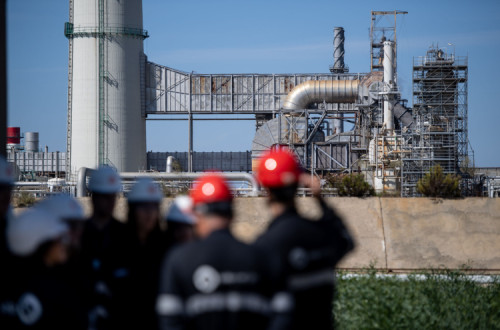 Trabalhadores da Galp na refinaria de Sines.