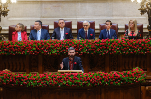 Fabian Figueiredo na Sessão Solene Comemorativa do 52.º Aniversário do 25 de Abril de 1974 na Assembleia da República.