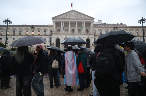 Concentração em frente à Assembleia da República a 19 de março.