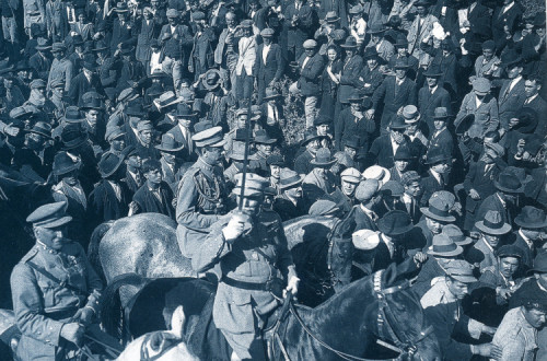 Desfile de Gomes da Costa e suas tropas após a Revolução de 28 de Maio de 1926