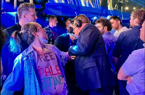 Ativista detido pelos seguranças da Eurovisão