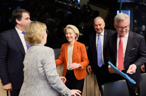 Raffaele Fitto, Maria Luís Albuquerque, Ursula von der Leyen, Jozef Síkela e Magnus Brunner