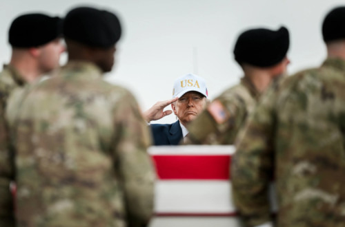 Trump na receção aos restos mortais dos soldados dos EUA nos primeiros dias do seu ataque ao Irão