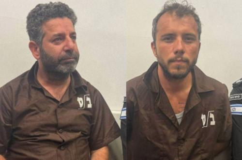 Saif Abu Keshek e Thiago Ávila este domingo quando um juiz prolongou a detenção por mais dois dias.