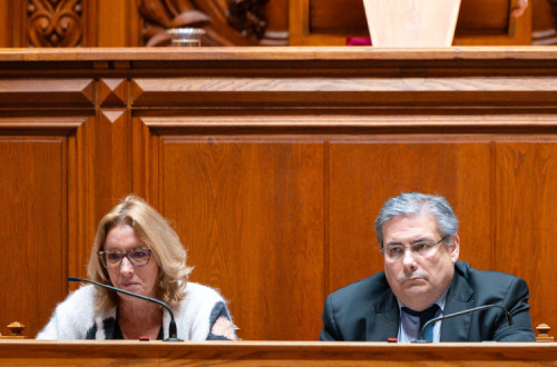 Maria do Rosário Palma Ramalho, ministra do Trabalho, Solidariedade e Segurança Social, e Carlos Abreu Amorim, ministro dos Assuntos Parlamentares