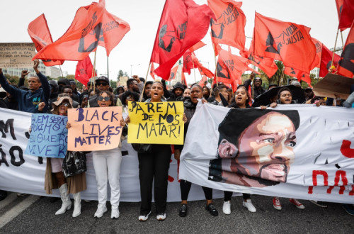 Primeira linha da manifestação "Sem Justiça Não há Paz" em outubro de 2024
