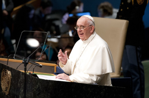 Francisco dirige-se à ONU. Foto das Nações Unidas/Flickr.