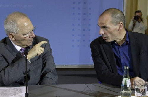 "Ele [Varoufakis] foi ao ponto de pedir a substituição de Varoufakis. Está obcecado”, reagiu o ministro da Segurança Social Dimitris Stratoulis.Foto Left.gr