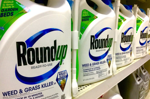 Embalagens de RoundUp. Foto de Mike Mozart/Flickr.