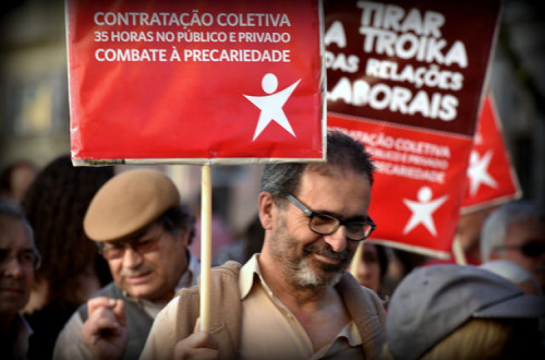 Cartaz em manifestação do 1º Maio